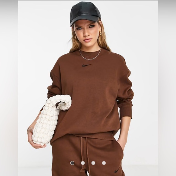 Nike Sweaters - NWOT Nike Phoenix Fleece sweatshirt in brown, 1X